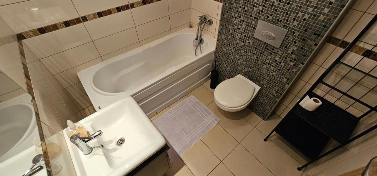 Homey 2 Cosmopolis Stefanestii de Jos Ngoại thất bức ảnh