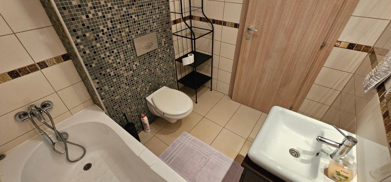 Homey 2 Cosmopolis Stefanestii de Jos Ngoại thất bức ảnh